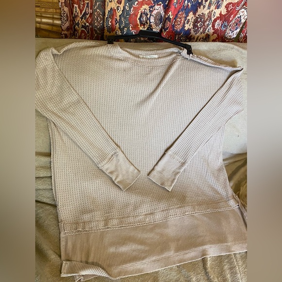 Final Price Drop 🔥 Free People NorthShoreThermal  Top , Side Splits Thumbholes - Picture 5 of 15